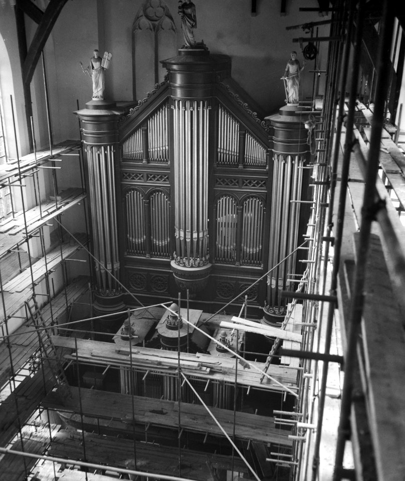 Restauratie van de ruim 700-jarige Oude kerk te Delft foto van het schip met het, Bestanddeelnr 911-9302