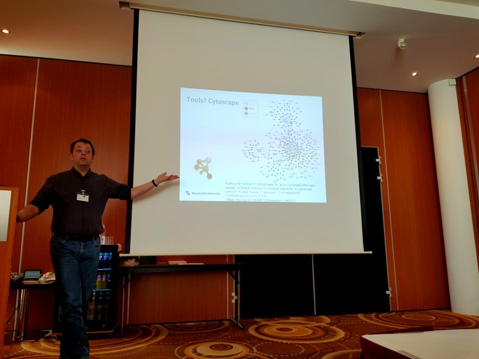 Researcher meets Curator - Visual Biographies of Scholars and the Topics they Studied - Egon Willighagen (16)