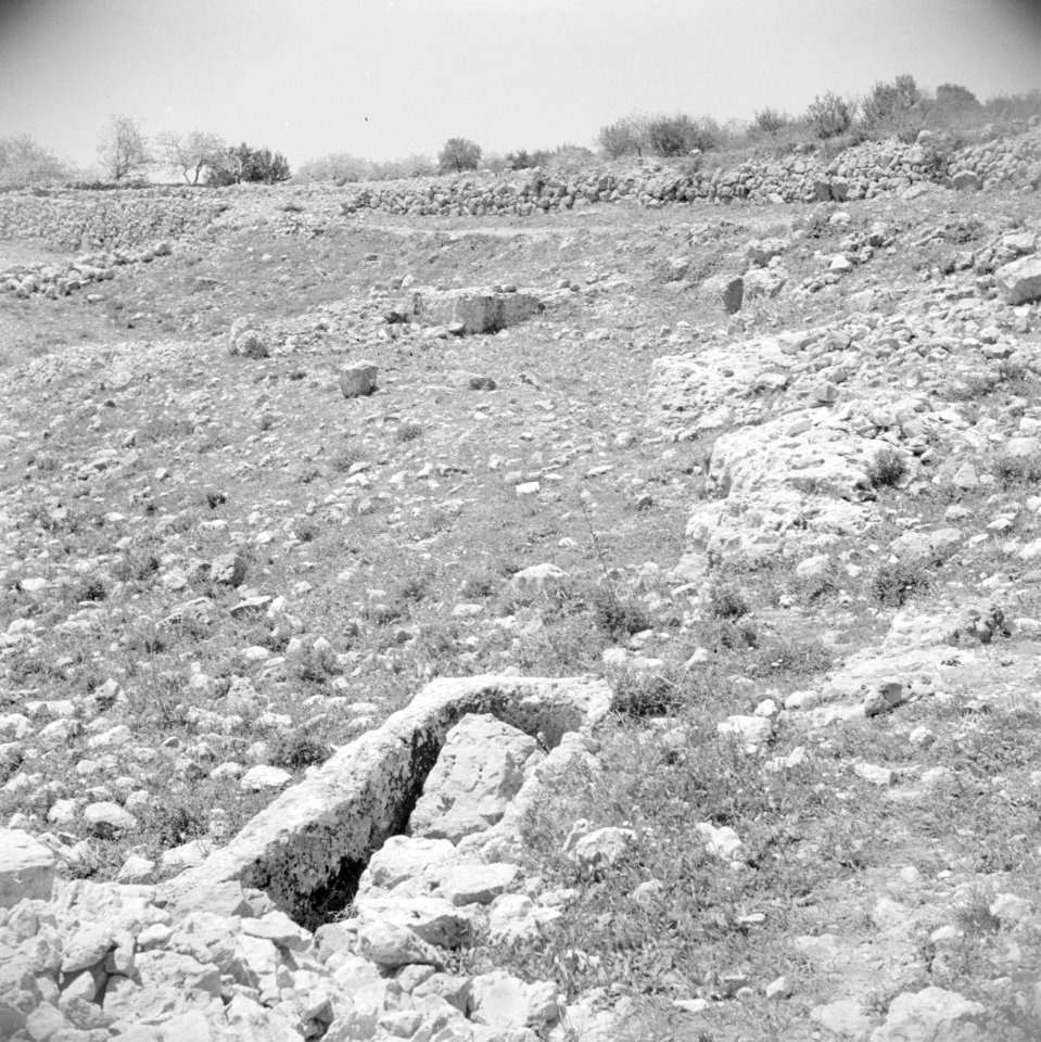 Resten van een Romeinse weg langs de weg van Bethlehem naar Hebron, Bestanddeelnr 255-5503