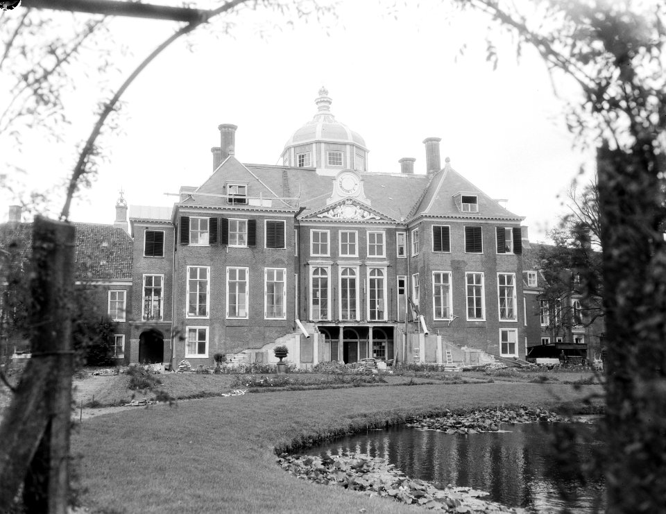 Restauratiewerk aan Paleis Huis ten Bosch , gebouwen en interieurs. Hoofdgebouw, Bestanddeelnr 906-7871