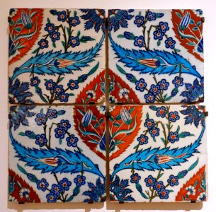 Revetment tile, Turkey, Iznik, 1580-1590 AD, underglaze-painted fritware - Aga Khan Museum - Toronto, Canada - DSC06782