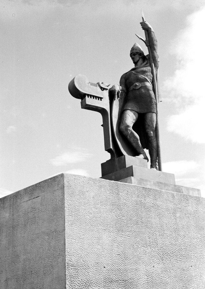 Reykjavik Standbeeld van Ingolfur Arnarsson, Bestanddeelnr 190-0400