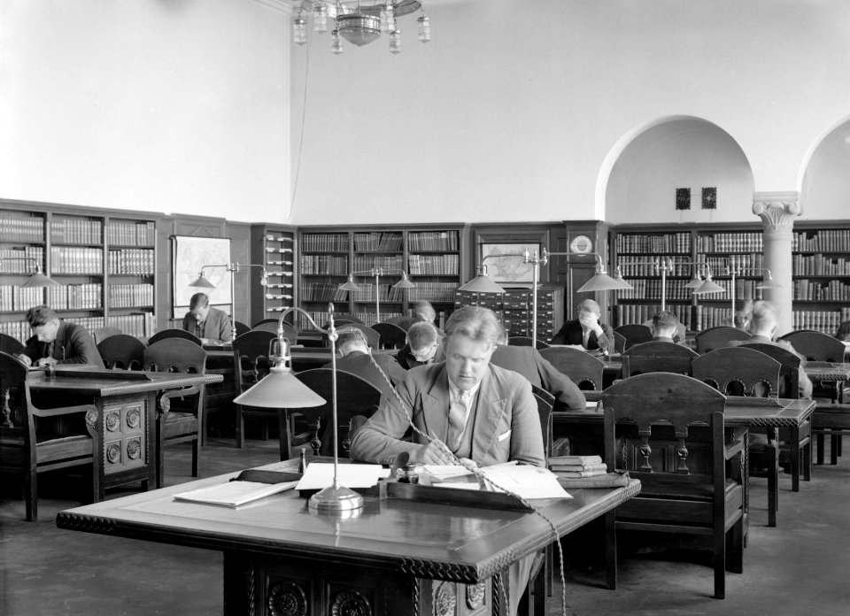 Reykjavik In de leeszaal van de Nationale Bibliotheek, Bestanddeelnr 190-0353