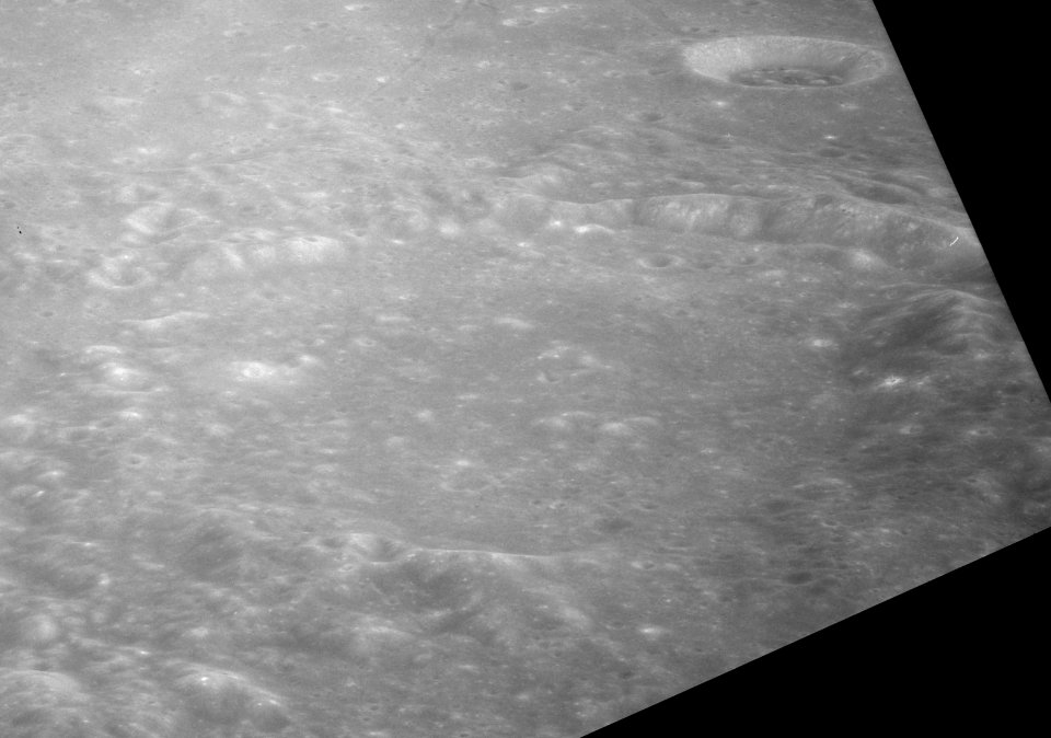 Rhaeticus crater AS12-52-7727