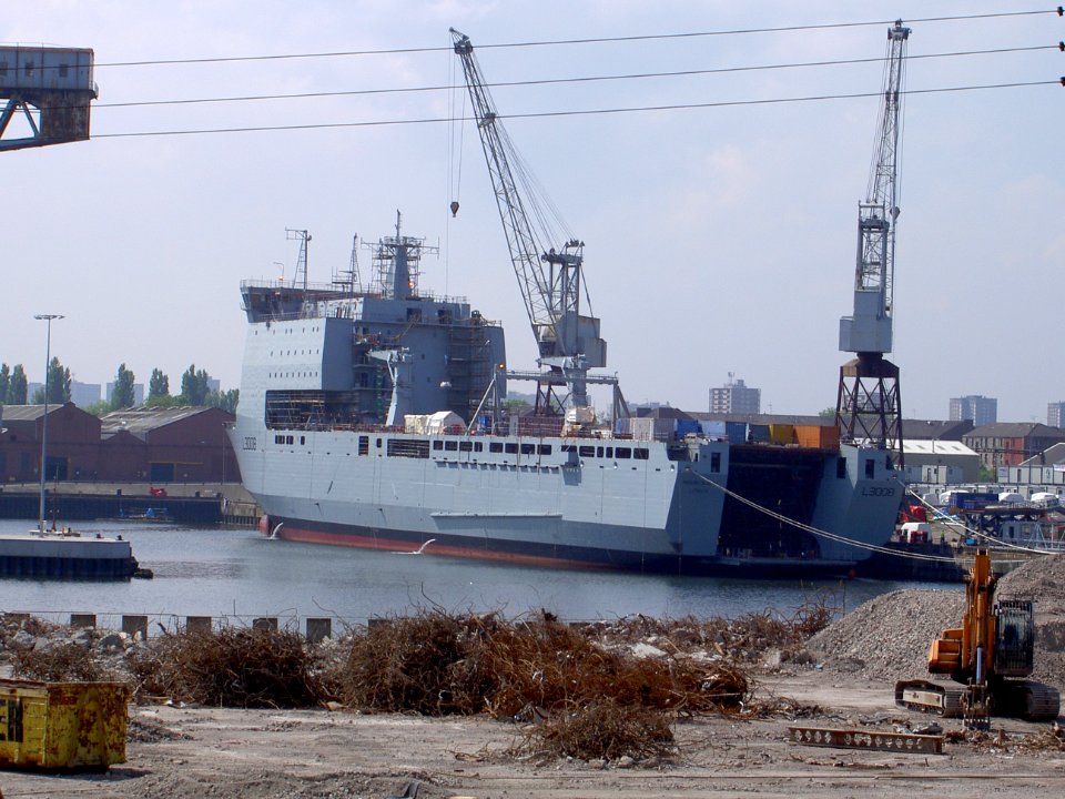 RFA Mounts Bay L3008 02Jun04 River Clyde