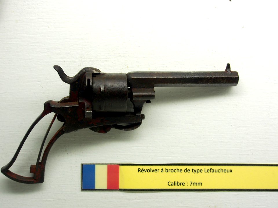 Revolver a broche type Lefaucheux, 7mm,, Musée Somme 1916, pic-036