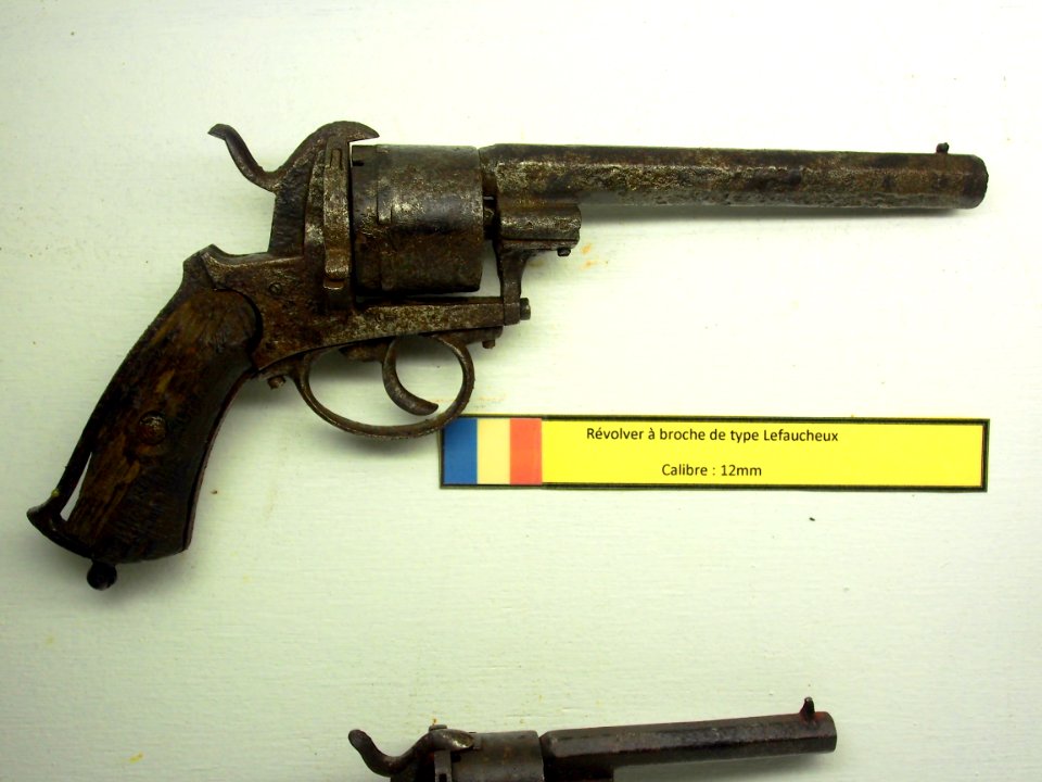 Revolver a broche type Lefaucheux, 12mm,, Musée Somme 1916, pic-037