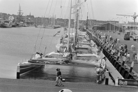 Reuze catamarans in Scheveningen, Bestanddeelnr 934-0300