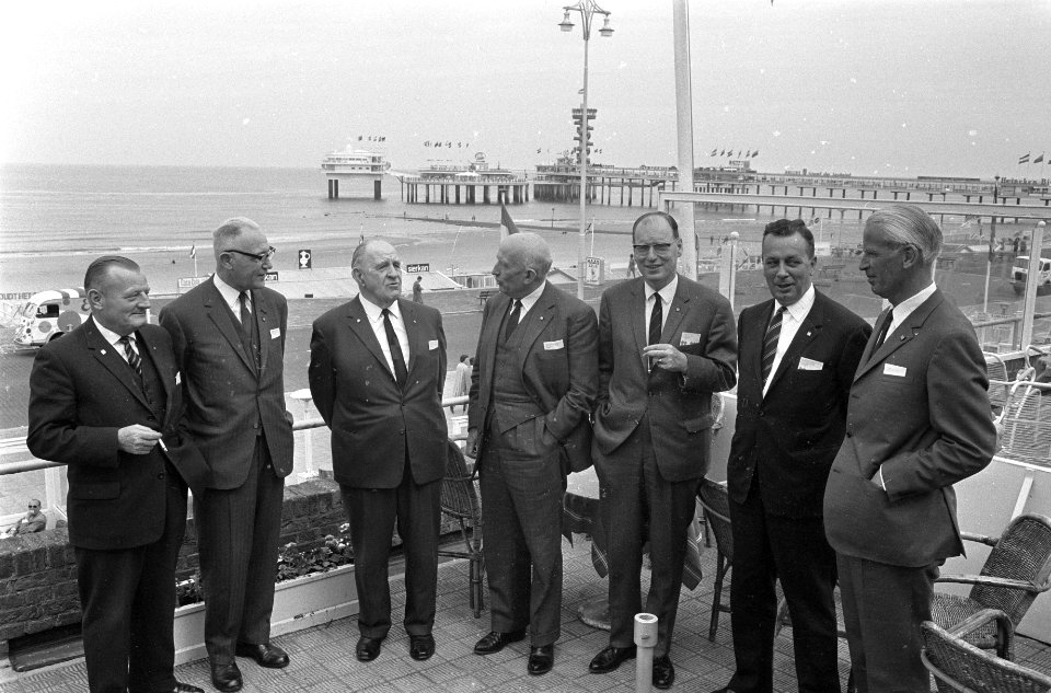 Reunie van Nederlanders in Kurhaus (door Jappen gevangen genomen), Bestanddeelnr 920-3506