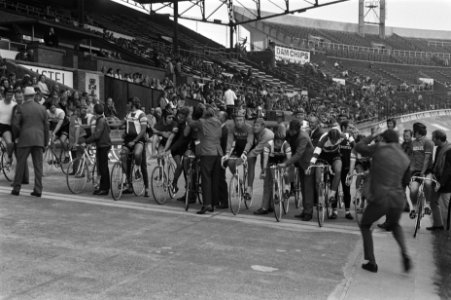 Revanches van wereldkampioenschappen wielrennen in Olympisch Stadion , Amsterdam, Bestanddeelnr 923-7680