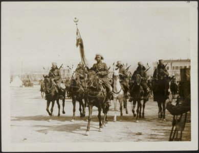 Review of Spahis at Salonica. The Spahis standard bearer with its guard who wear, Bestanddeelnr 158-2393