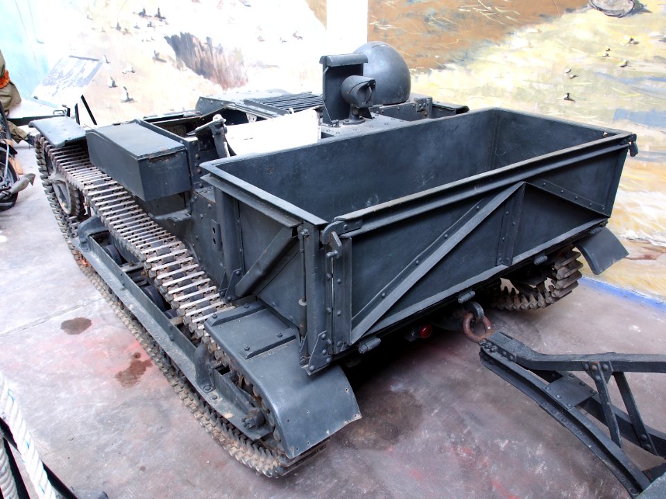 Renault UE with trailer in the Musée des Blindés, France, pic-2