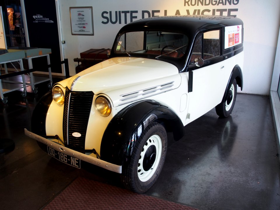Renault Juvaquatre Camionnette photo 2