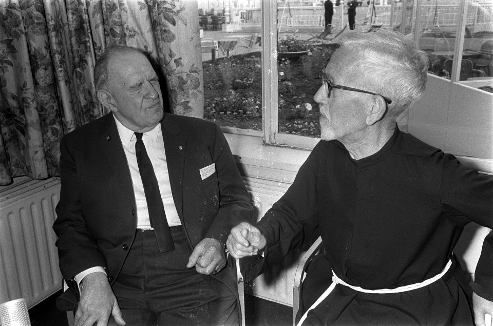 Reunie van Nederlanders in Kurhaus (door Jappen gevangen genomen), Bestanddeelnr 920-3509