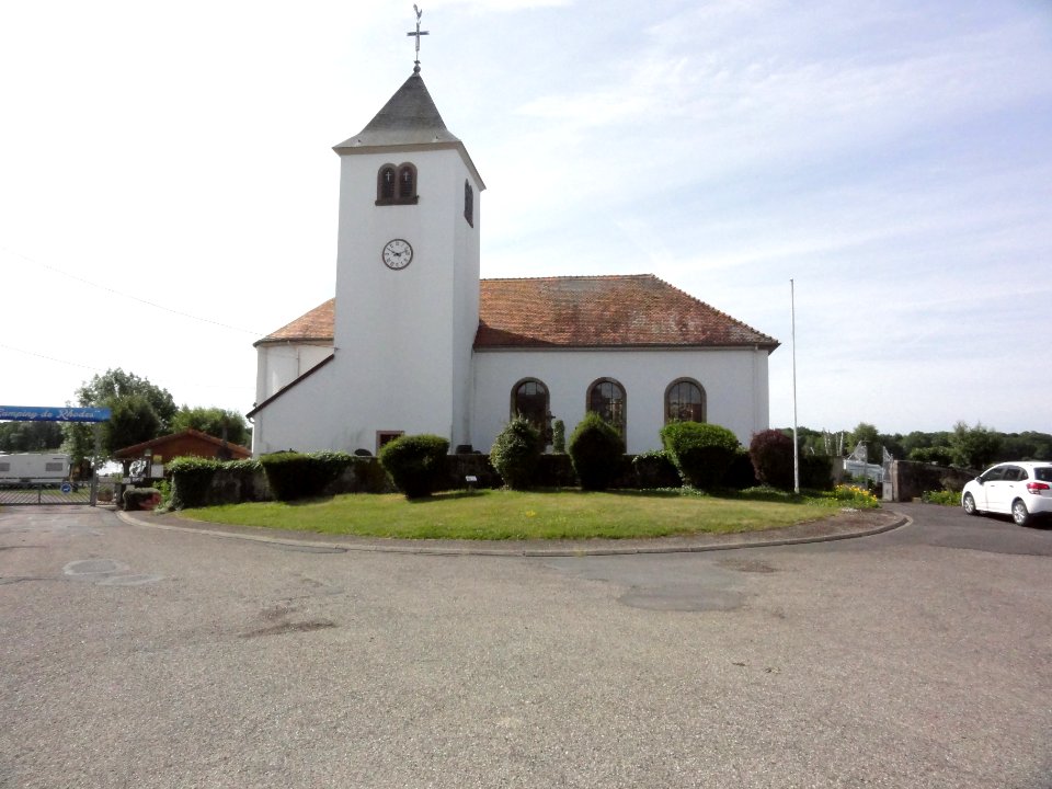 Rhodes (Moselle) église extérieur