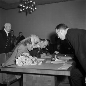 Reportage Huwelijk van kapitein van Heukelom, Bestanddeelnr 901-1441