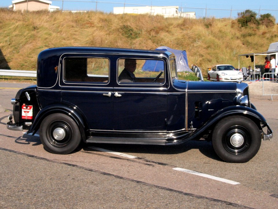 Renault MONA-QUATRE dutch licence registration DE-32-02 pic1