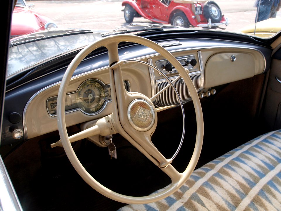 Renault Fregate R1100 (1953) , Dutch licence registration PD-11-17 pic0