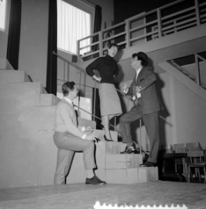 Repetitie Irma La Douce van Rotterdamse Toneel Lia Dorana en S van Brandenbu, Bestanddeelnr 912-2569