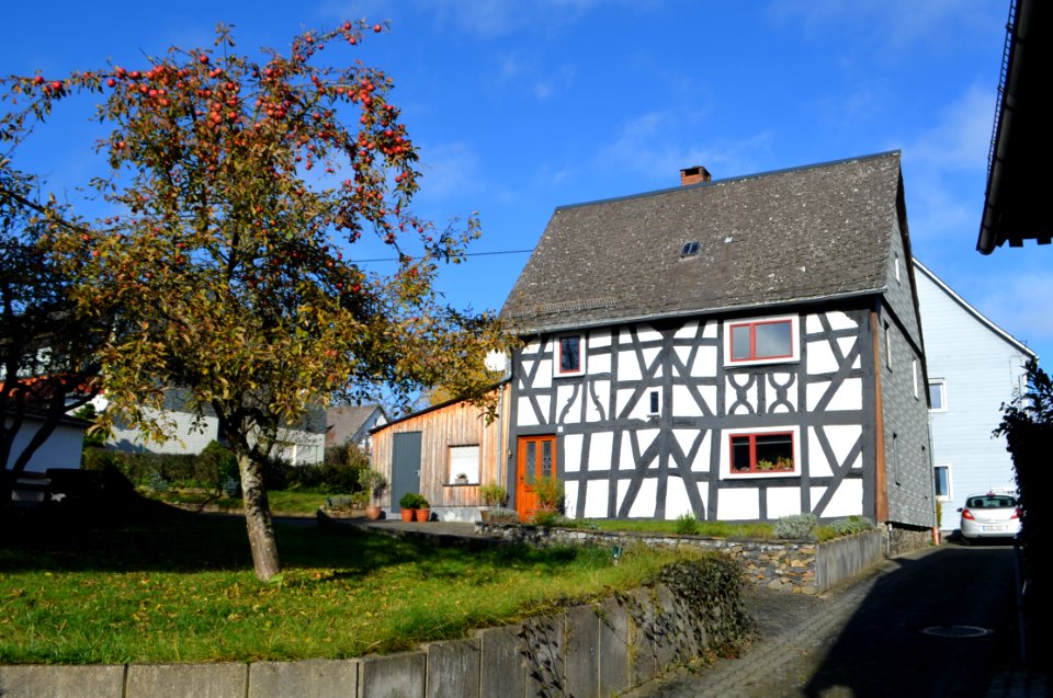 Rennerod, Friedhofsweg 2