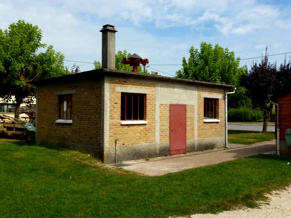 Renneville (Ardennes) ancien lavoir, station sapeurs pompiers (1)