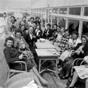 Reunie Marinevrouwen Bergen aan Zee, Bestanddeelnr 902-8082 photo