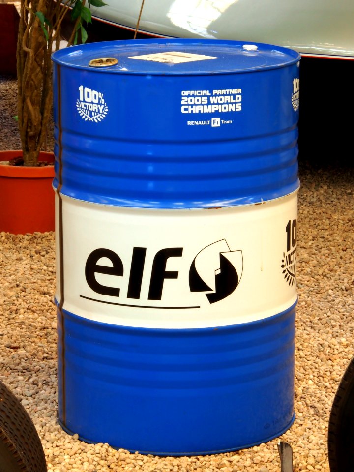 Renault F1 team ELF oil drum