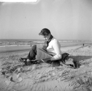 Reportage jonge zeer begaafde organist Dick van Rijn, Katwijkse strand. Bestanddeelnr 912-3594