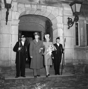 Reportage Huwelijk van kapitein van Heukelom, Bestanddeelnr 901-1448