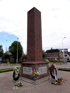 Renswoude, World War II memorial, sides 1-2