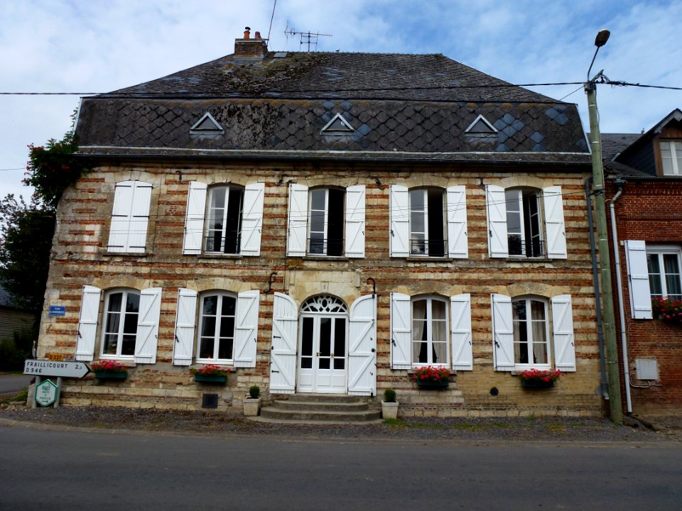 Renneville (Ardennes) ancien hôtel À la fleur de Lys