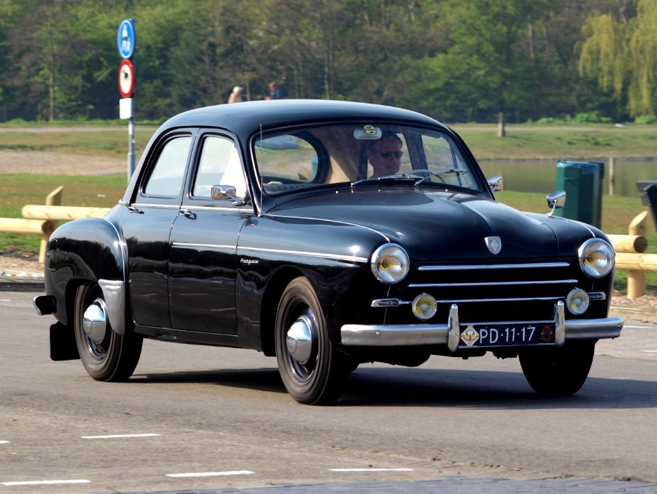 Renault Fregate R1100 (1953) , Dutch licence registration PD-11-17 pic1
