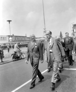 Reunisten voor Lustrum te Utrecht, prof. Lieftinck in de stoet, Bestanddeelnr 919-3179