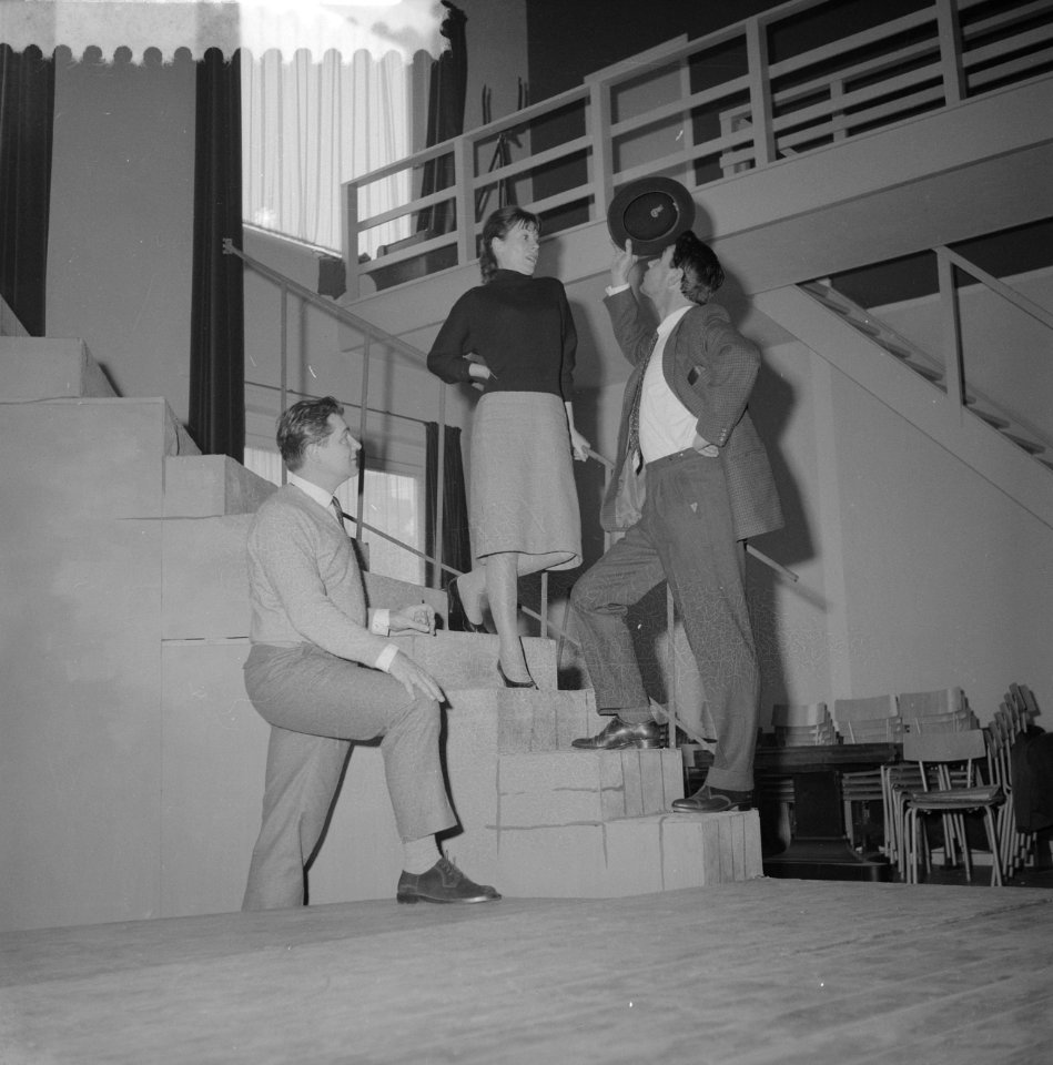 Repetitie Irma La Douce van Rotterdamse Toneel Lia Dorana en S van Brandenbu, Bestanddeelnr 912-2570