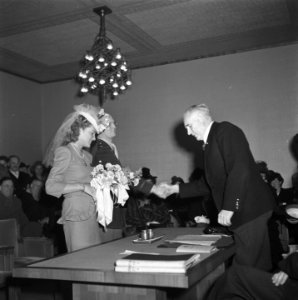 Reportage Huwelijk van kapitein van Heukelom, Bestanddeelnr 901-1447