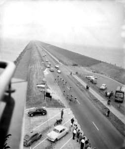 Renners van de Ronde van Nederland passeren de Afsluitdijk, Bestanddeelnr 909-6450