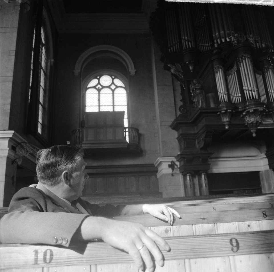 Reportage jonge zeer begaafde organist Dick van Rijn uit Katwijk aan Zee. Interieur Nieuwe Kerk, Bestanddeelnr 912-3605