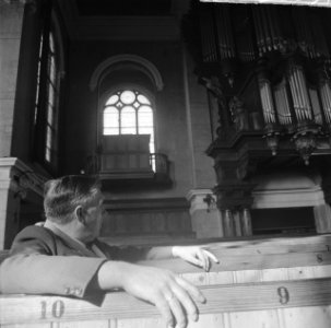 Reportage jonge zeer begaafde organist Dick van Rijn uit Katwijk aan Zee. Interieur Nieuwe Kerk, Bestanddeelnr 912-3605
