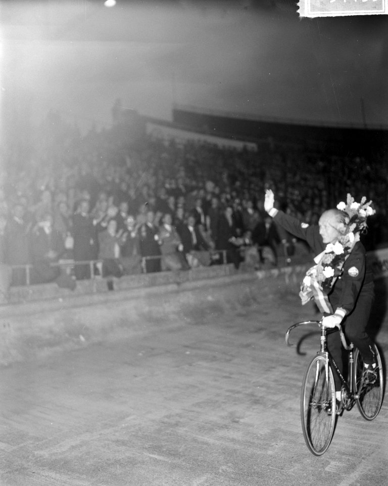 Revanches Wereldkampioenschappen wielrennen in Olympisch Stadion Huldiging van, Bestanddeelnr 915-4495