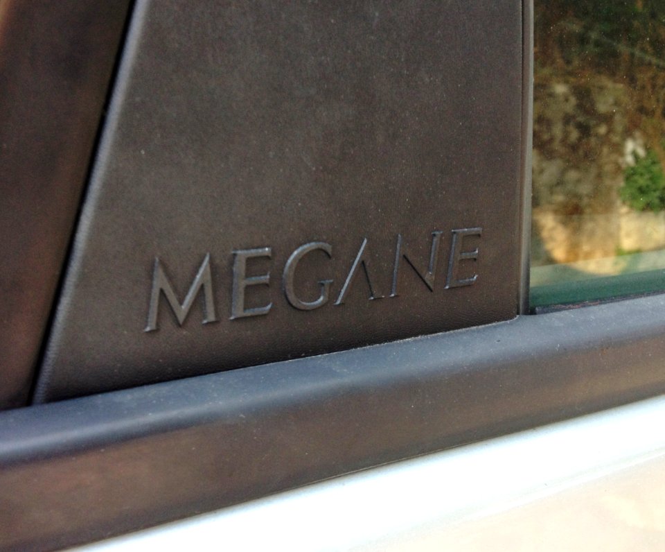 Renault Megane logo sul montante della Scenic