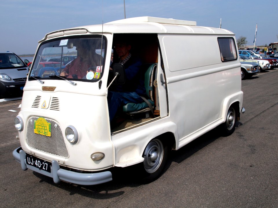 Renault R 2132 (1964) , Dutch licence registration UJ-40-27 pic1
