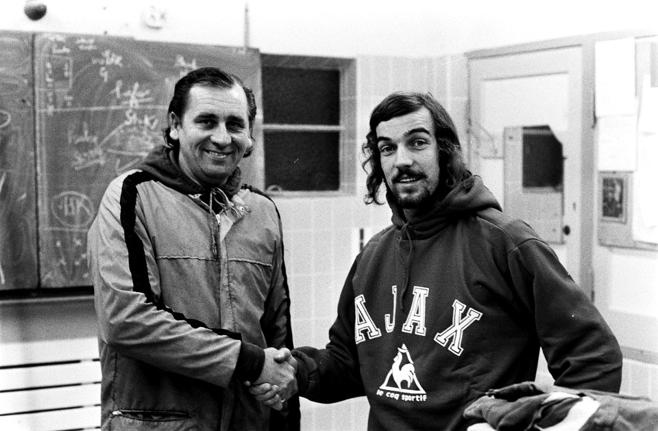 Rene Notten traint bij Ajax Rene Notten wordt begroet door Bobby Haarms (l), Bestanddeelnr 927-6463