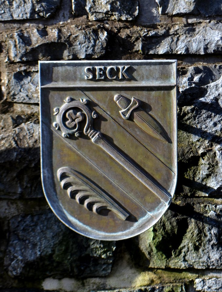Rennerod, Brunnenanlage Wappen Seck