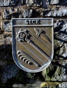 Rennerod, Brunnenanlage Wappen Seck