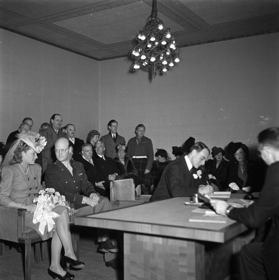 Reportage Huwelijk van kapitein van Heukelom, Bestanddeelnr 901-1445