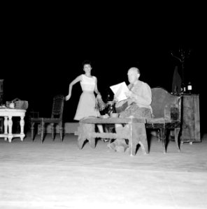Repetitie van het toneelstuk Cyprus door het toneelgezelschap Habima Twee acteu, Bestanddeelnr 255-4531