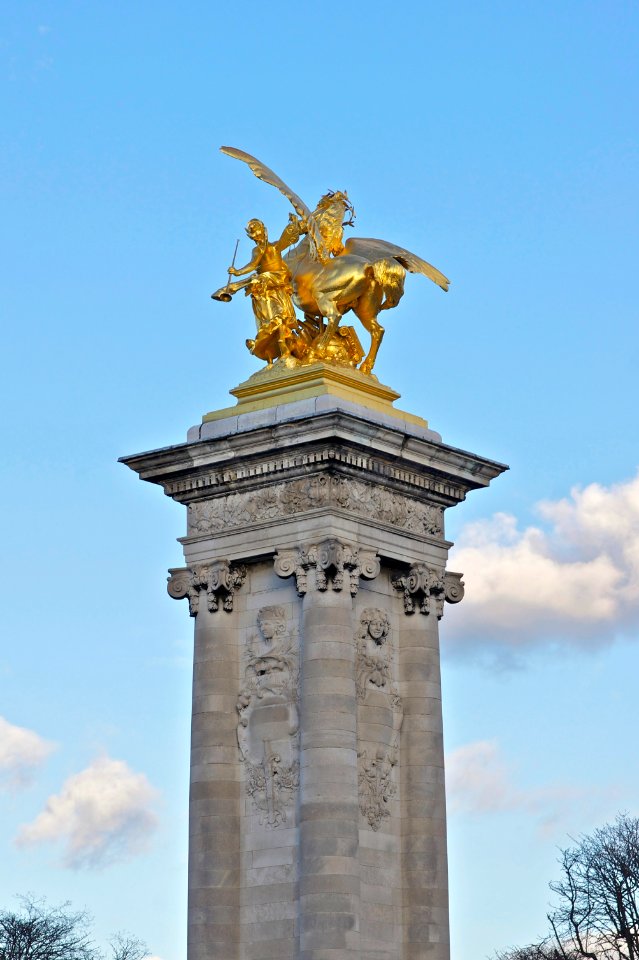 Renommée des Arts Frémiet Pont Alexandre III Paris