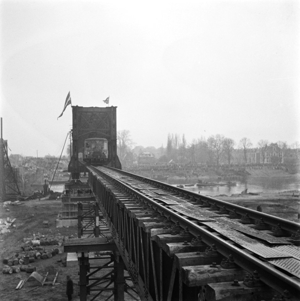 Reportage opening brug Deventer, Bestanddeelnr 901-0090
