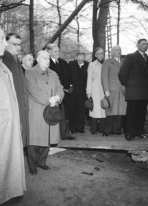 Reportage eerste steenlegging nieuwbouw hoofdkantoor nhm, Bestanddeelnr 253-6528