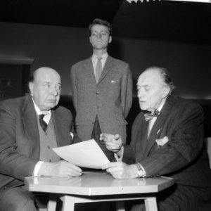 Repetitie televisiestuk De donkere kant van de aarde vlnr Albert van Dalsu, Bestanddeelnr 911-7282